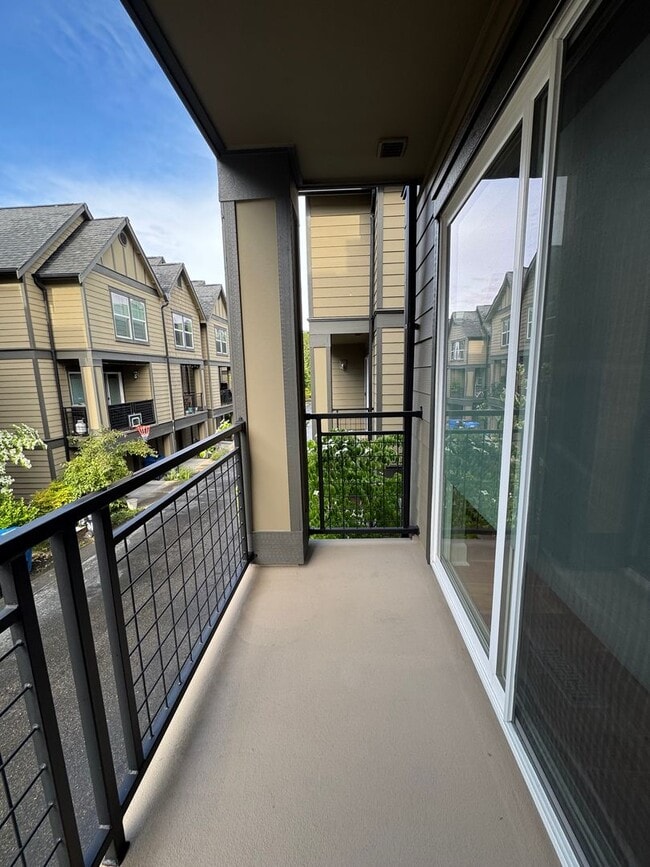 Building Photo - Amazing 2Bed/2.5 Bath Townhome in West Seattle!