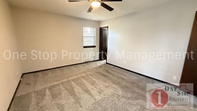 Building Photo - Beautiful Split Level Home w/ 4 Bedroom an...