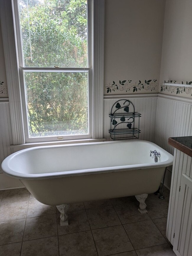 Building Photo - Beautiful home in the heart of Valdosta