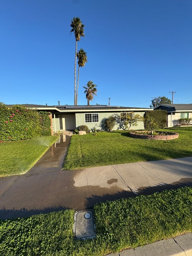 Building Photo - Charming 3-Bedroom, 2-Bath Home in Prime Orange Location