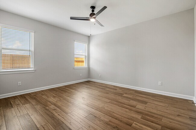 Building Photo - 15686 Honey Cv Dr