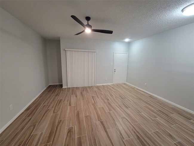 Building Photo - 7093 N Holiday Dr