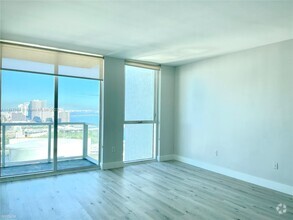 Building Photo - 1 br, 1 bath Condo - 244 Biscayne Blvd Apt...