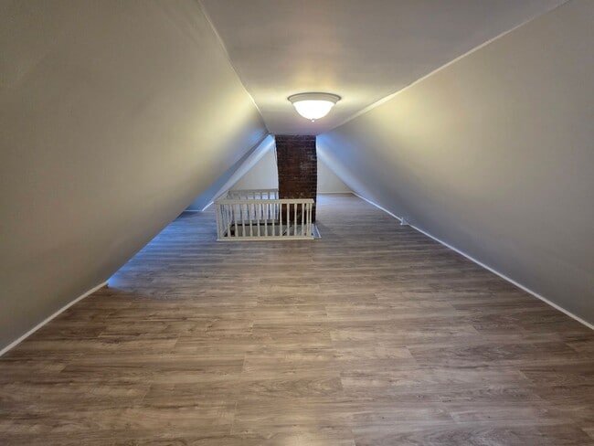 Building Photo - Spacious 3-Bedroom Home with Granite Countertops & Huge Eat-In Kitchen