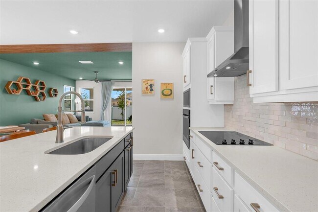 Building Photo - 2019 Sunshine Peak Dr