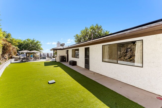 Building Photo - Ranch Style View Home on Mount Helix w/ Pool