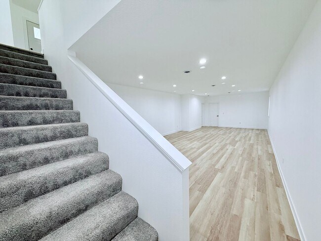 Building Photo - 1513 Prairie Dr