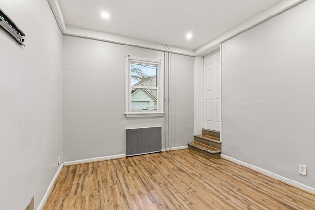 Building Photo - 320 Clarendon St