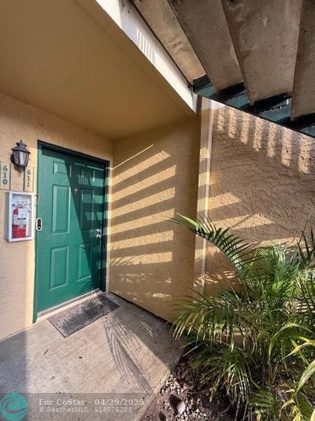 Building Photo - 899 Riverside Dr