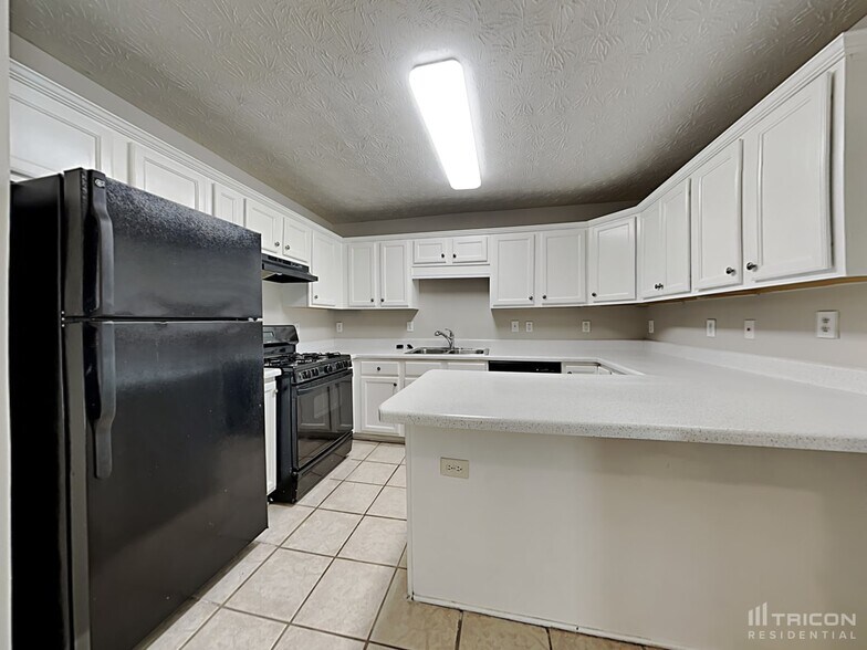 Building Photo - 205 N Willow Ct