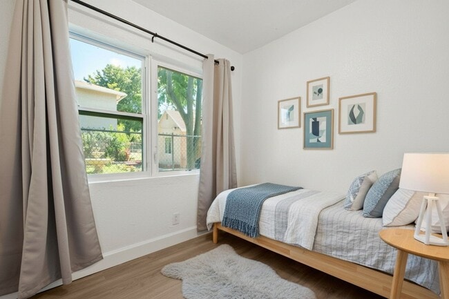 Building Photo - Charming 3-Bedroom Home in Miami - Comfortable Living in a Prime Location