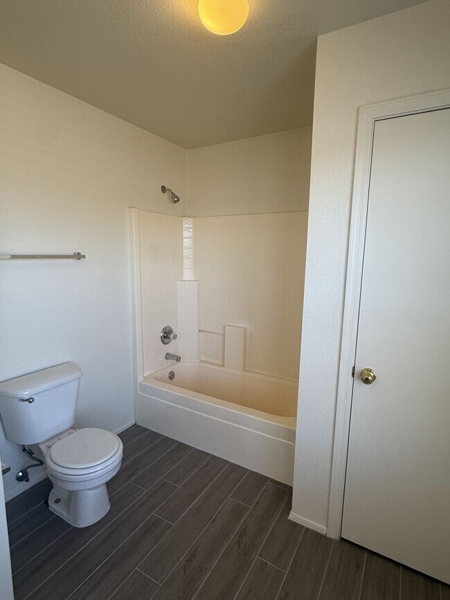 Building Photo - 2448 E Hazeltine Way