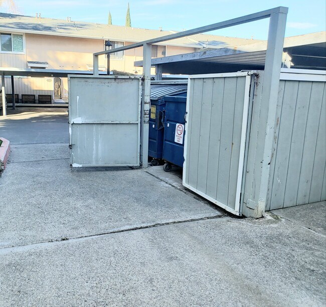 Trash area - 6614 Embarcadero Dr