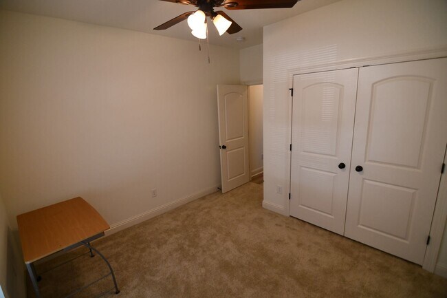 Building Photo - Trendy, 3 bedroom, 2 bath home in coveted Kenilworth Crossing Community near LSU