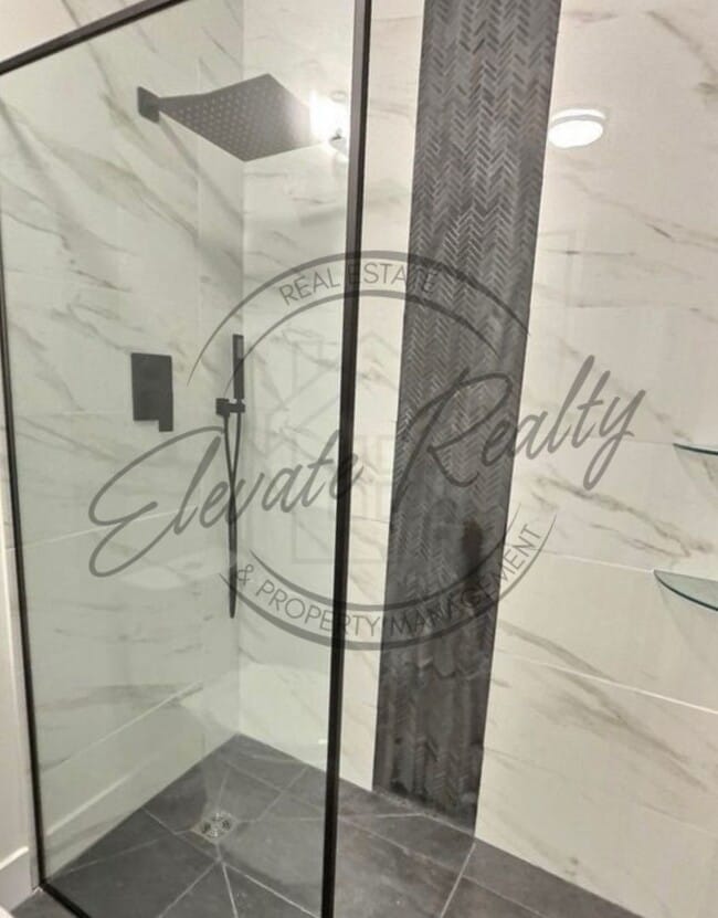 Building Photo - RENT SPECIAL: 1/2 OFF FIRST MONTHS RENT! M...