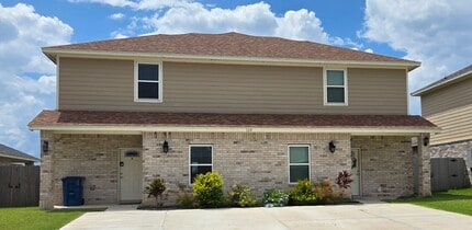 Building Photo - 132 Olive St