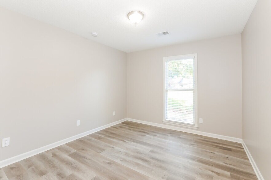 Building Photo - 1001 Crown Corners Dr