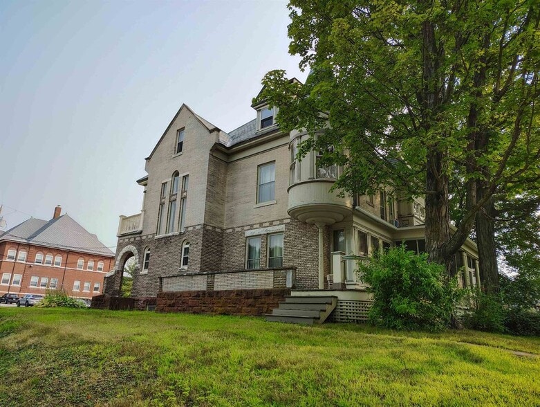 Building Photo - 113 School, 2B