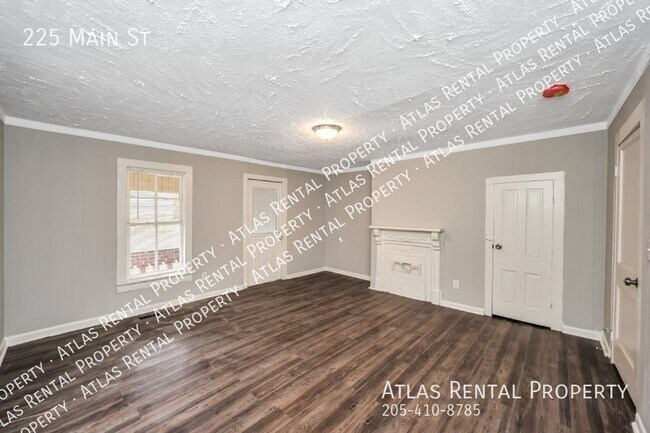 Building Photo - 225 Main St