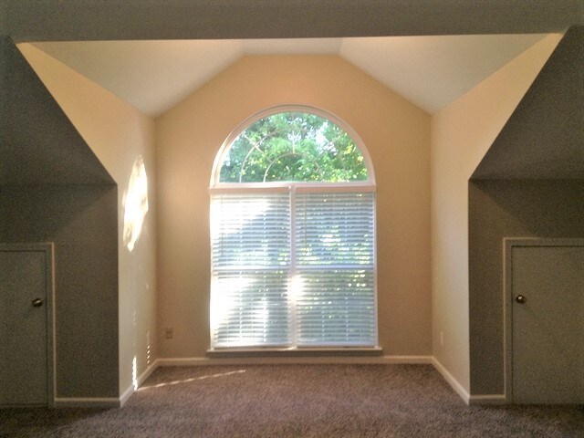 Building Photo - 5909 Bearoak Ln