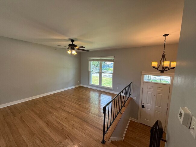 Building Photo - Bi-Level House for Rent in Ellettsville, IN