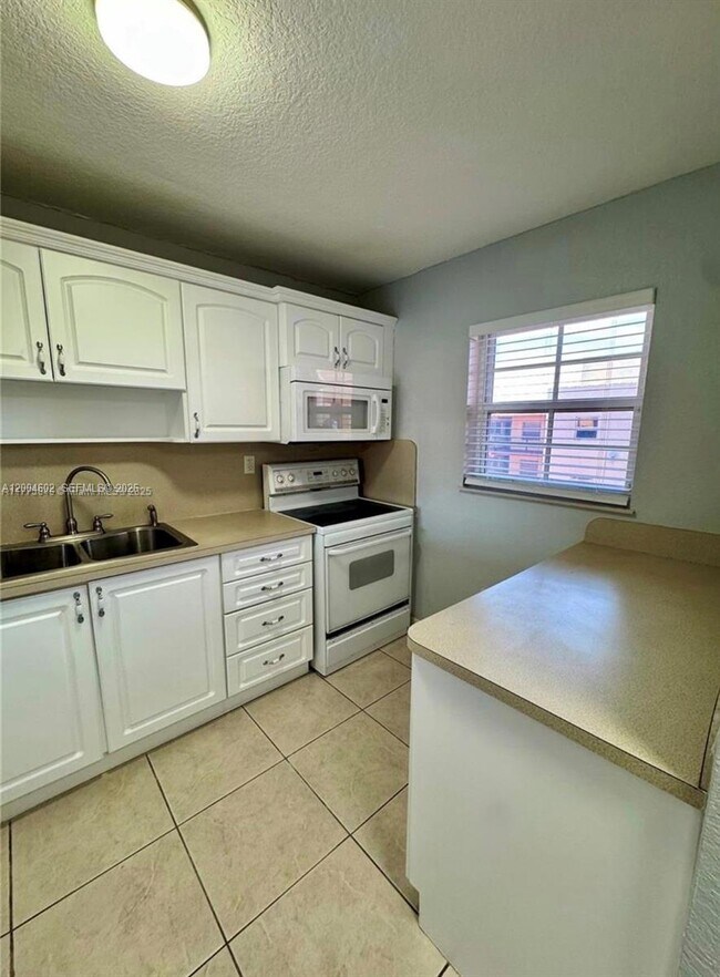 Building Photo - 1855 W 60th St