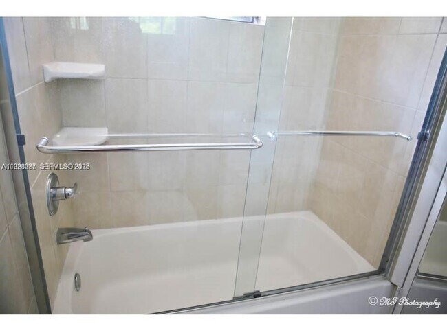 Building Photo - 1990 Brickell Ave