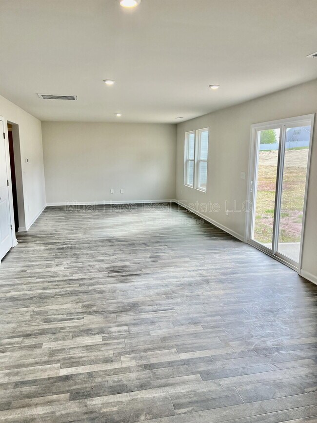 Building Photo - 1459 Cannan Mountain Dr