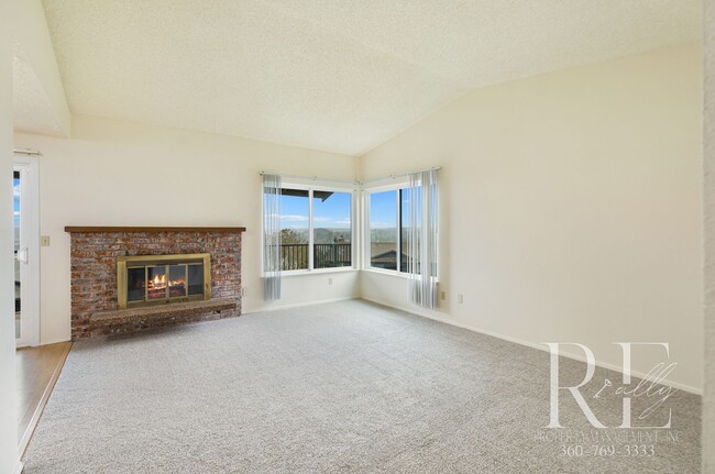 Building Photo - Skyline Serenity: Spacious Second-Floor Co...