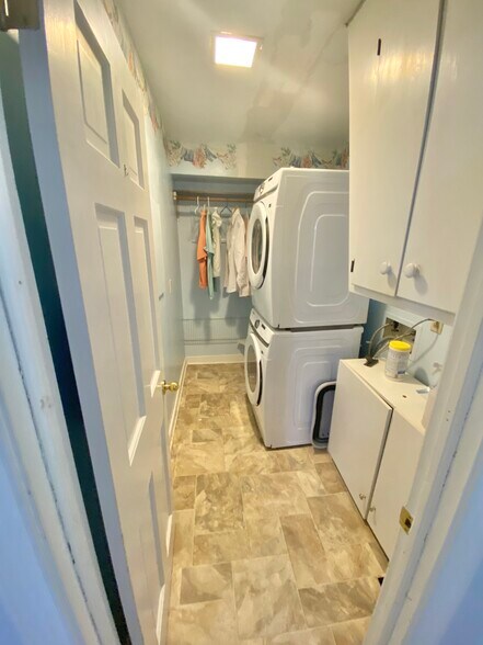 Laundry Room - 307 Nottingham Rd