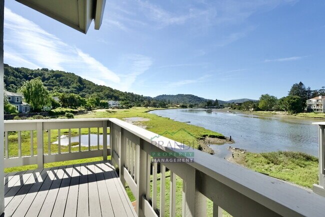 Building Photo - 505 Larkspur Plaza Dr