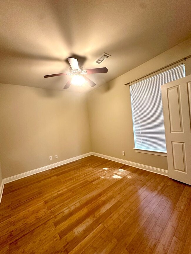 Building Photo - Summerwood Villas 3BR 2BA