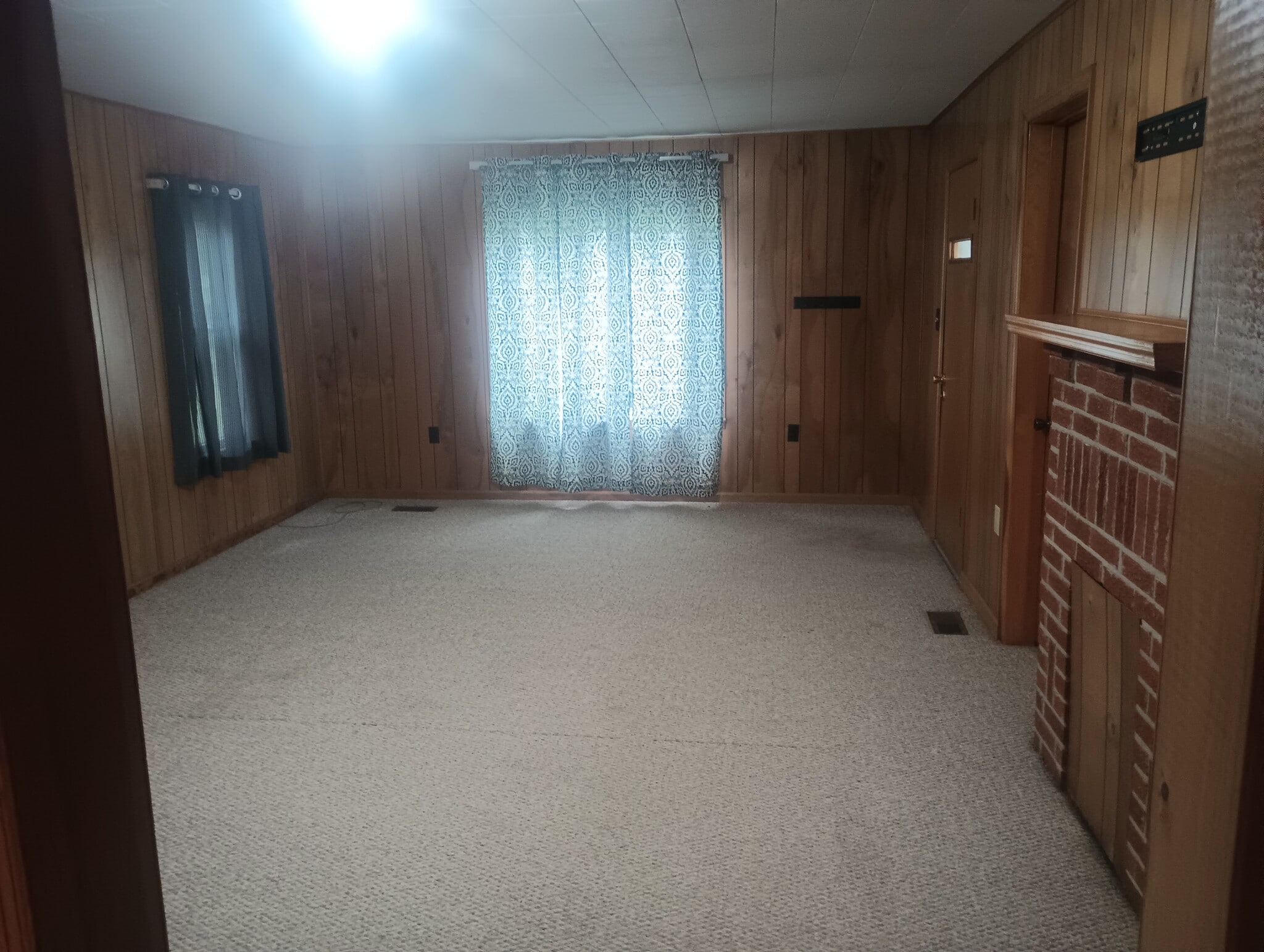 Living Room - 1039 Old State Highway 8