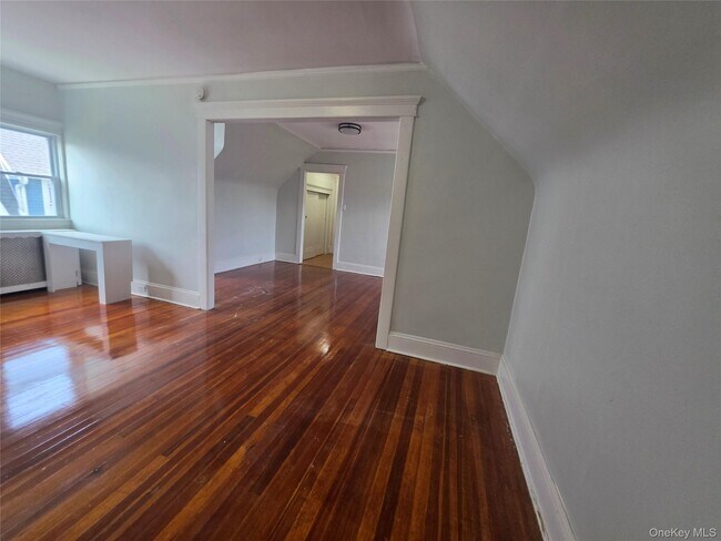 Building Photo - 81 Waring Pl
