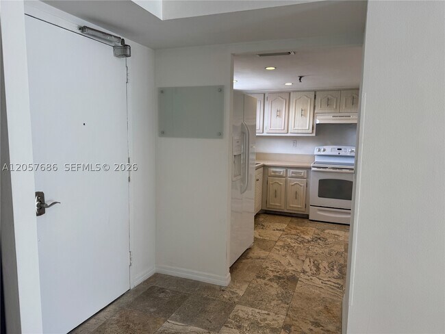 Building Photo - 1345 West Dr