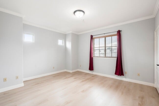 Building Photo - Three bedroom condo for lease in Arcadia
