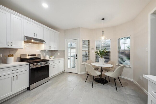 Building Photo - 2350 Seamist Cir