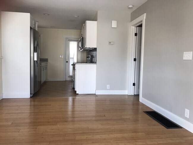 Building Photo - 554 E Commonwealth Ave