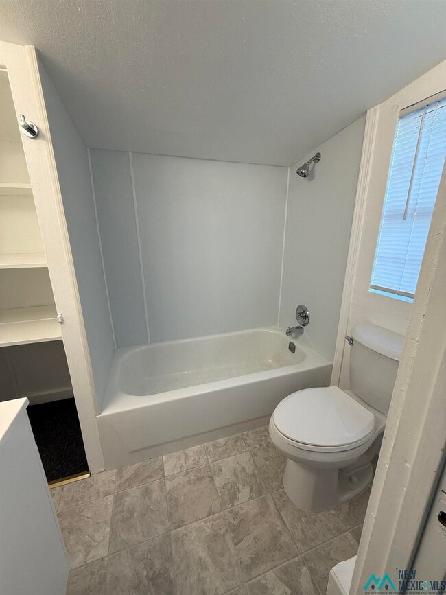 Building Photo - 207 W Chisum Ave