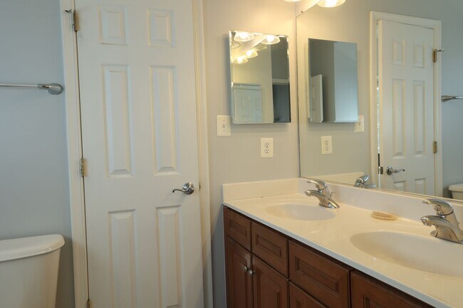 Building Photo - BEAUTIFUL SINGLE FAMILY HOME IN LANSDOWNE