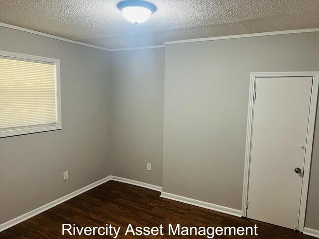 Building Photo - BEAUTIFUL HOME IN NORTHEAST MEMPHIS!!! SEC...