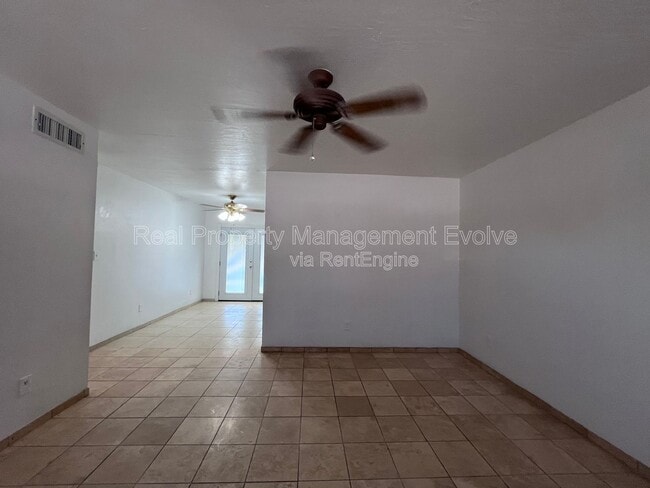 Building Photo - 1535 W Rosemonte Dr