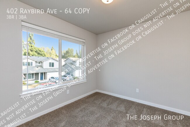 Building Photo - 402 Raybird Ave