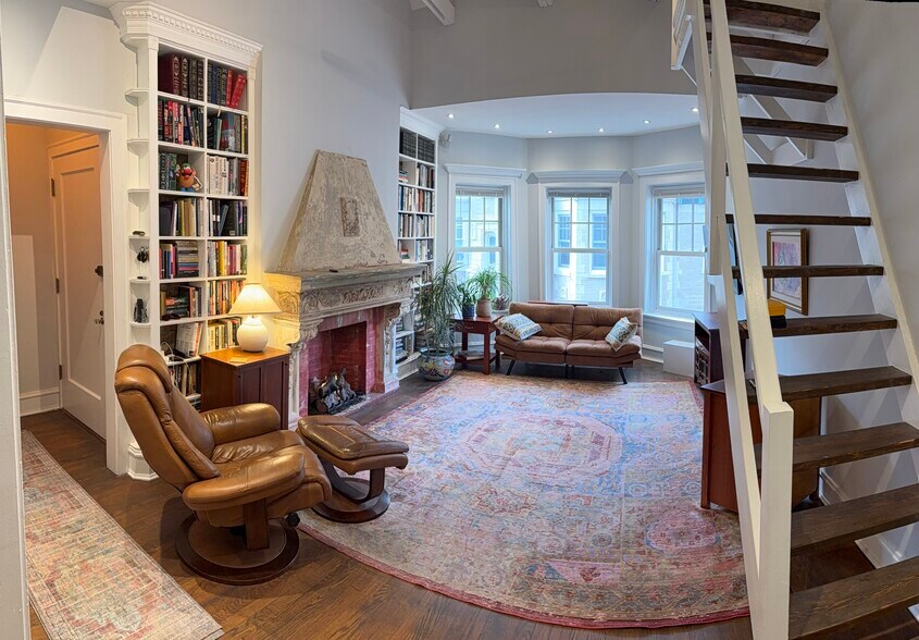 Building Photo - 534 W Brompton Ave