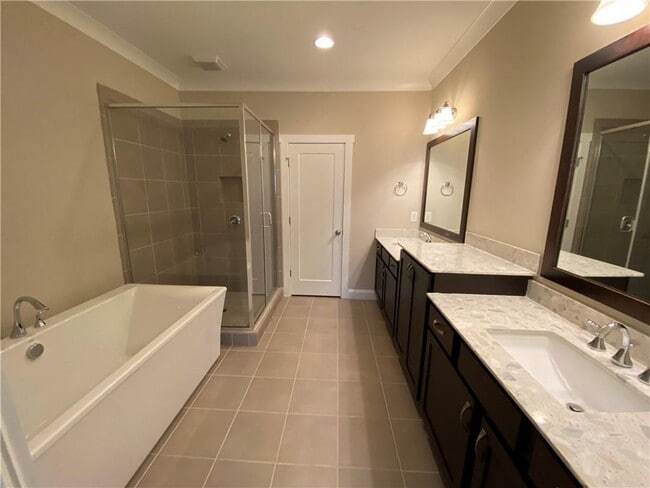Building Photo - 2418 Gatebury Cir
