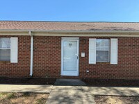 Building Photo - Two bed, 1 bath flat in Graham