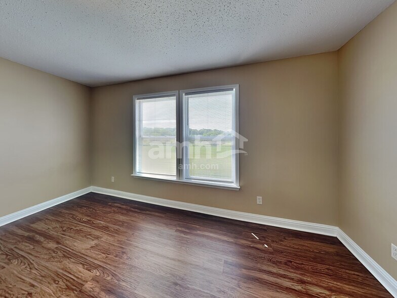 Building Photo - 10639 Inspiration Dr