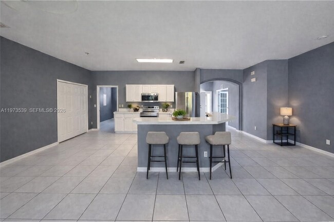 Building Photo - 2502 W 10th St