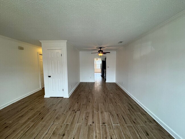 Building Photo - Cozy 3BR Townhome!