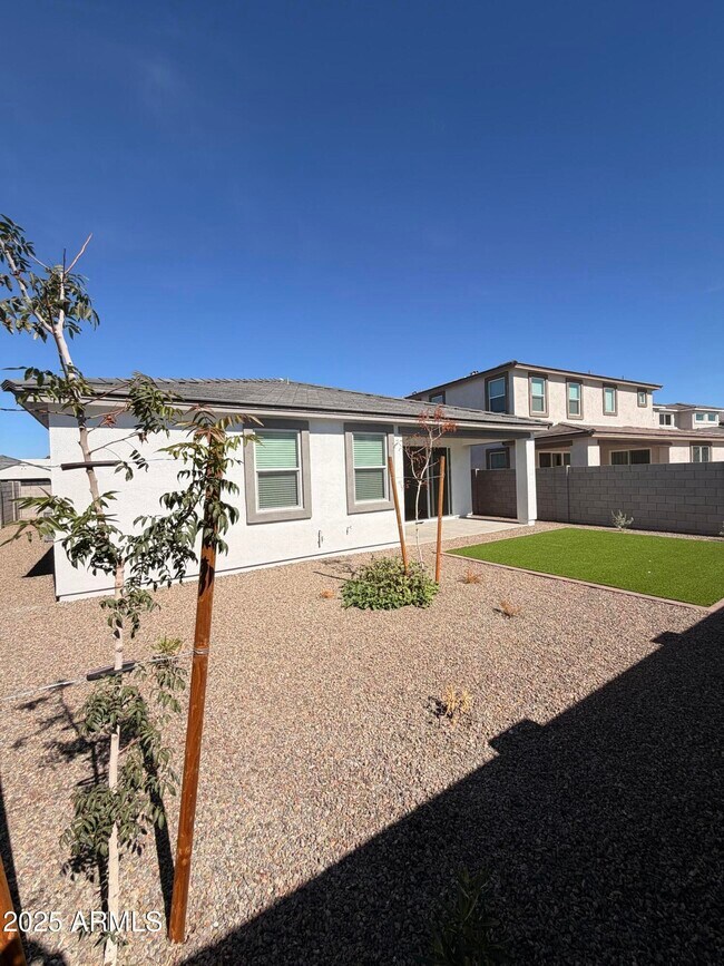 Building Photo - 7409 W Buckhorn Trail